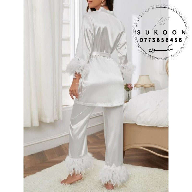 بيجامة نسائية من ثلاث قطع مزينة بريش في الأكمام و الأقدام ensemble de pyjama 3 pièces décoré avec des plumes