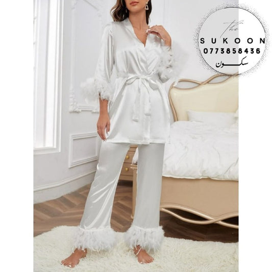 بيجامة نسائية من ثلاث قطع مزينة بريش في الأكمام و الأقدام ensemble de pyjama 3 pièces décoré avec des plumes